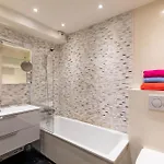 Appartement Tanit Piscine, 6 Couchages, Parking Antibes
