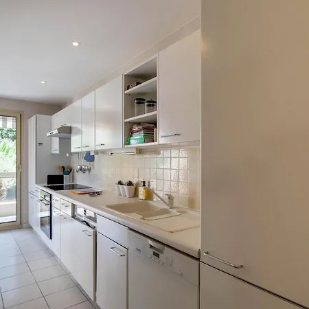 Tanit Piscine, 6 Couchages, Parking * Antibes