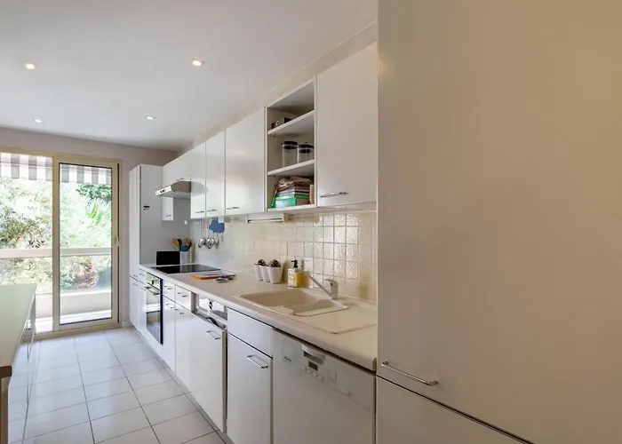 Tanit Piscine, 6 Couchages, Parking * Antibes